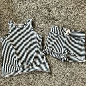 Size 4 OshKosh B’gosh Blue and white stripe matching set